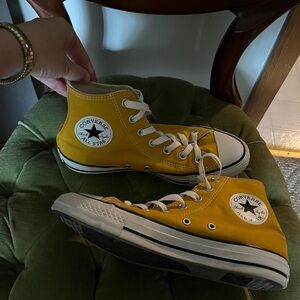 Converse Mustard High-Top Sneakers Unisex Women’s sz 8, men’s sz 6